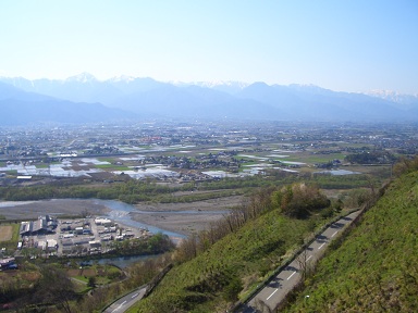 松本深志高校付近の丘から見える日本アルプス